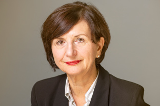 Frau Angela Koch 